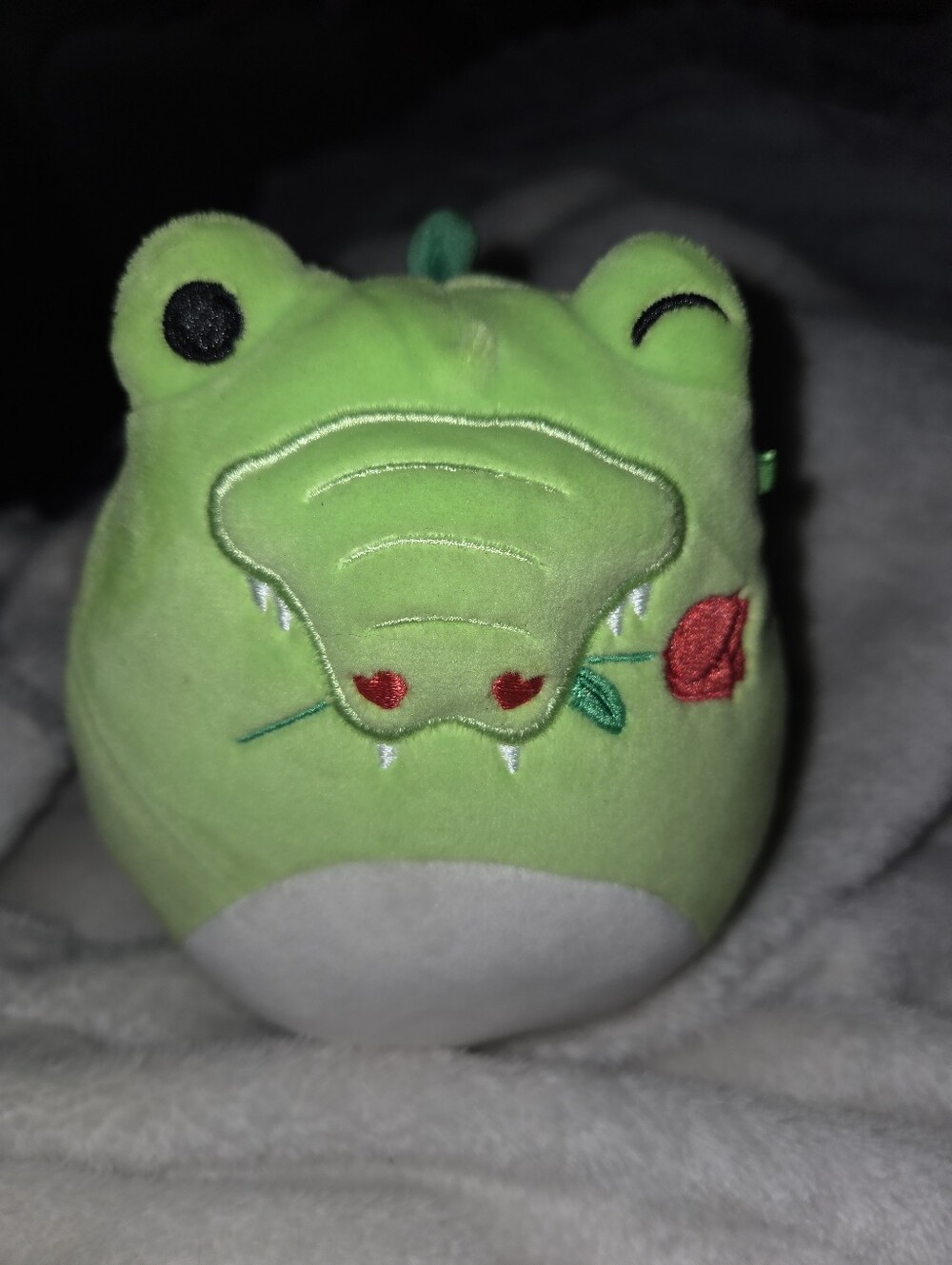 Squishmallow ARTHUR ALLIGATOR RED ROSE IN MOUTH 5" Valentines Plush